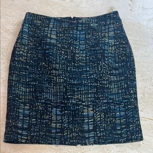 Ann Taylor skirt black with a touch of color through out women’s size 6